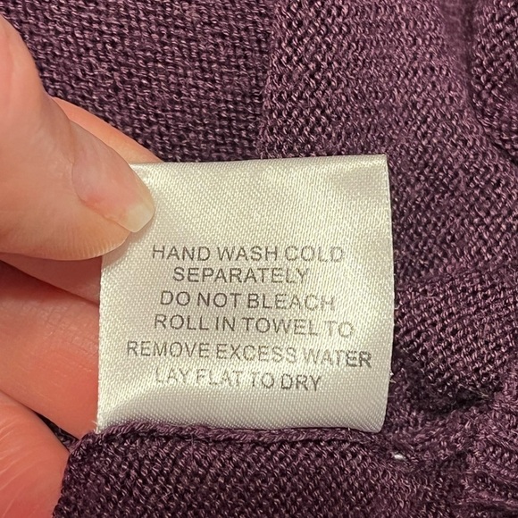 ModCloth purple v-neck sweater size Medium - Picture 7 of 7